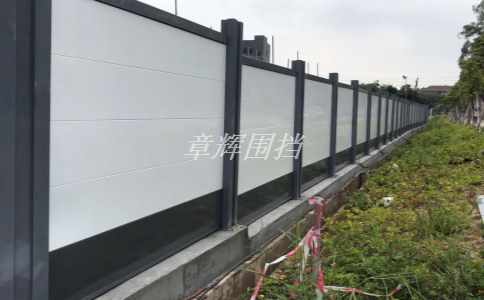 金屬圍擋是否需要防水功能？