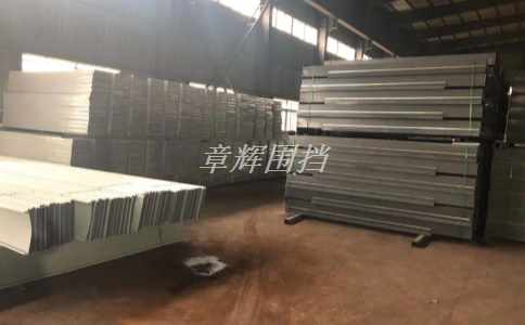 金屬圍擋安裝費(fèi)多少錢一米？