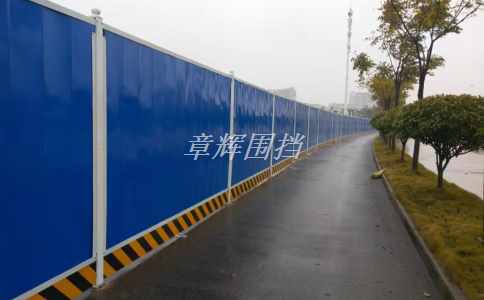 金屬圍擋如何保證行人和車輛安全？